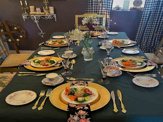 Napier - Grace Cottage dinner table